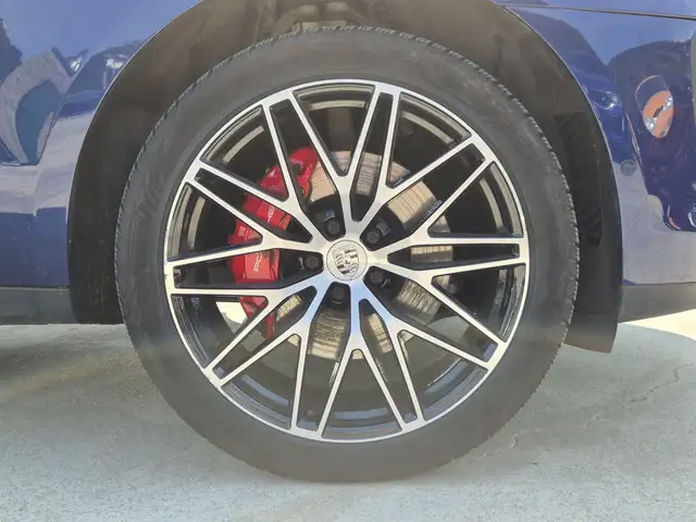 Porsche Macan view 13