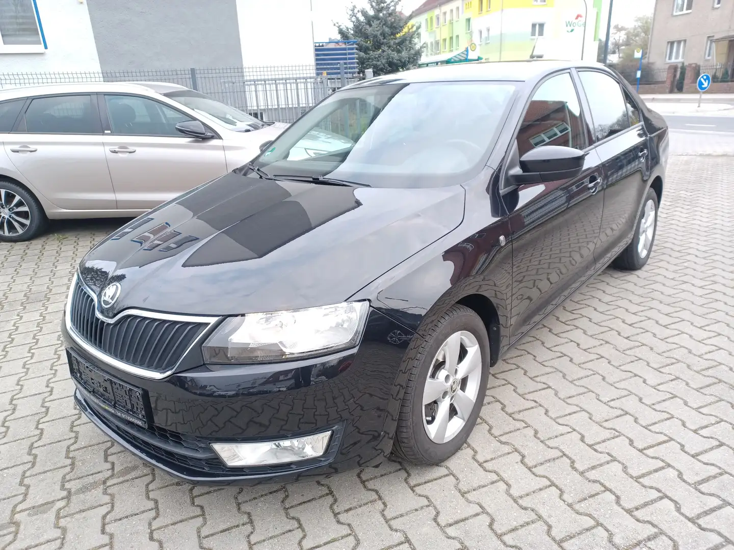 Skoda Rapid/Spaceback Ambition Schwarz - 1