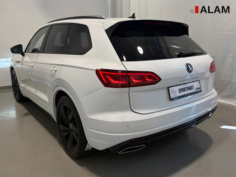 Volkswagen Touareg R-Line 4Motion ACC Lane Matrix RFK Side — photo 5