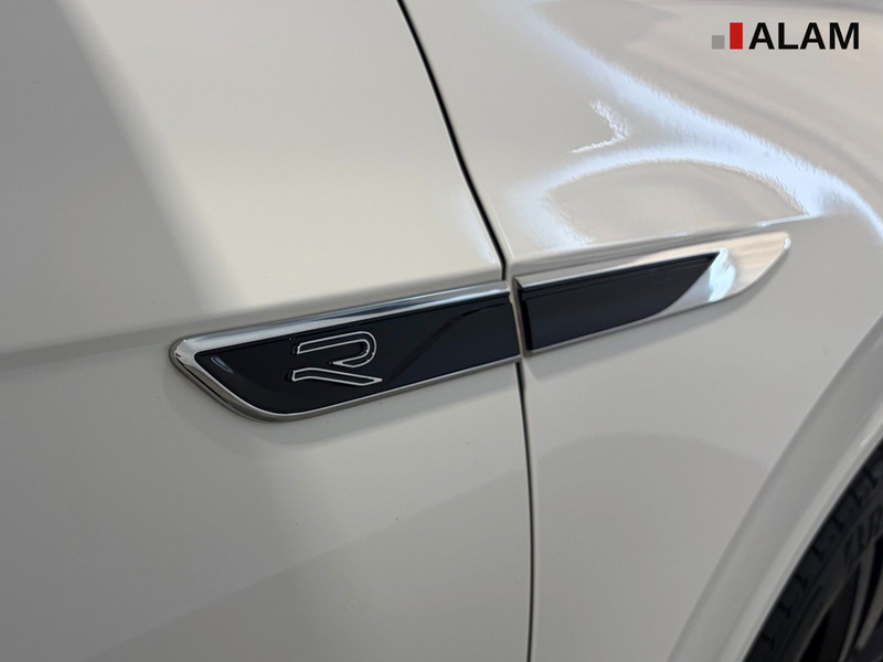 Volkswagen Touareg R-Line 4Motion ACC Lane Matrix RFK Side — photo 8