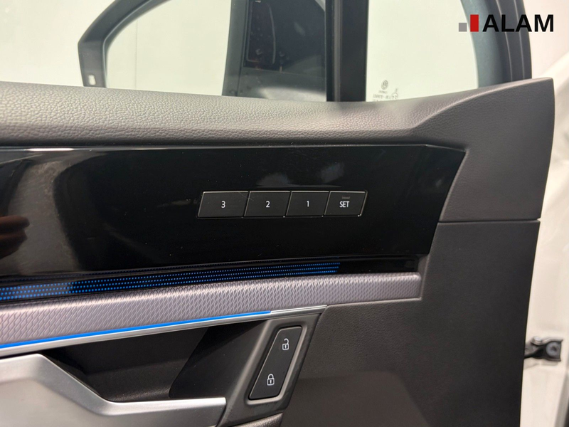 Volkswagen Touareg R-Line 4Motion ACC Lane Matrix RFK Side — photo 13