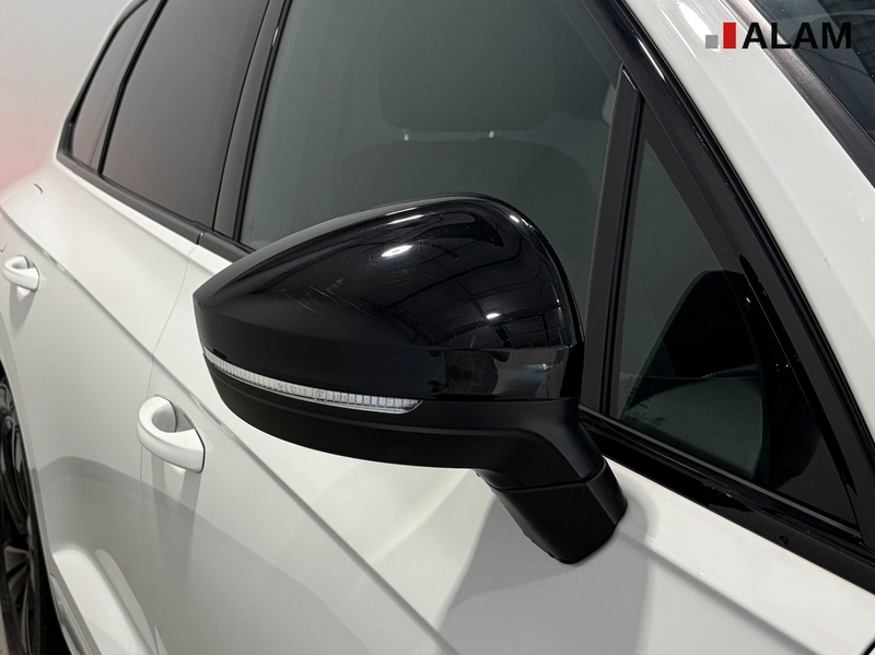 Volkswagen Touareg R-Line 4Motion ACC Lane Matrix RFK Side — photo 9