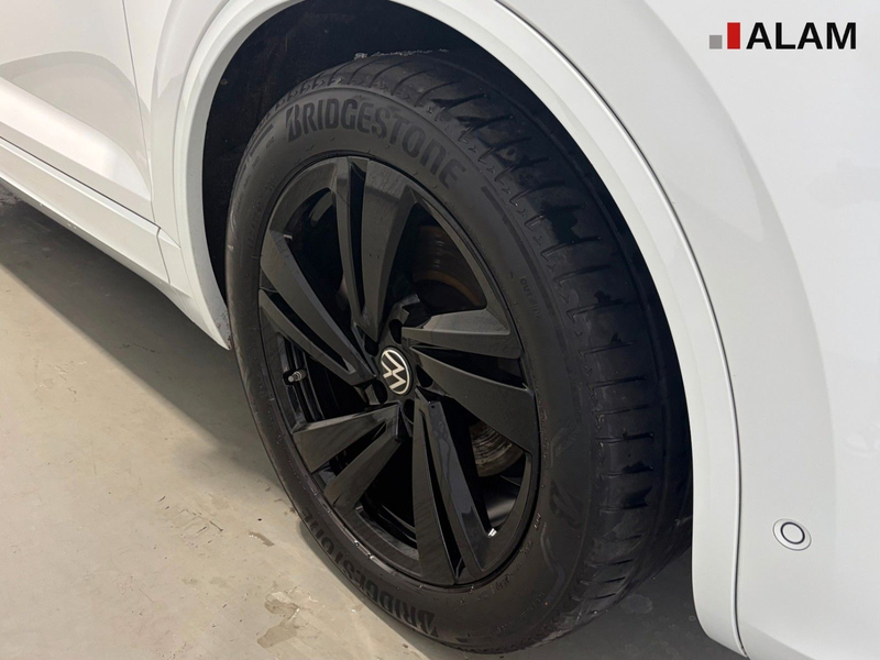 Volkswagen Touareg R-Line 4Motion ACC Lane Matrix RFK Side — photo 7