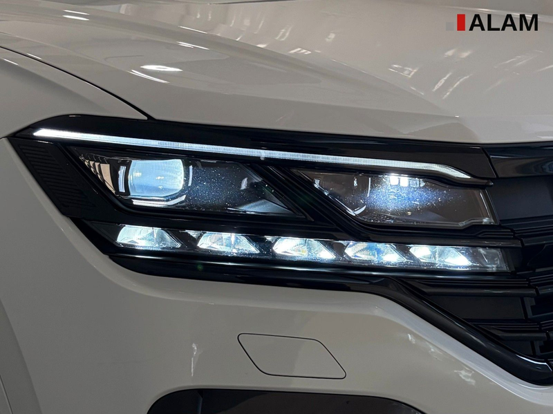 Volkswagen Touareg R-Line 4Motion ACC Lane Matrix RFK Side — photo 6