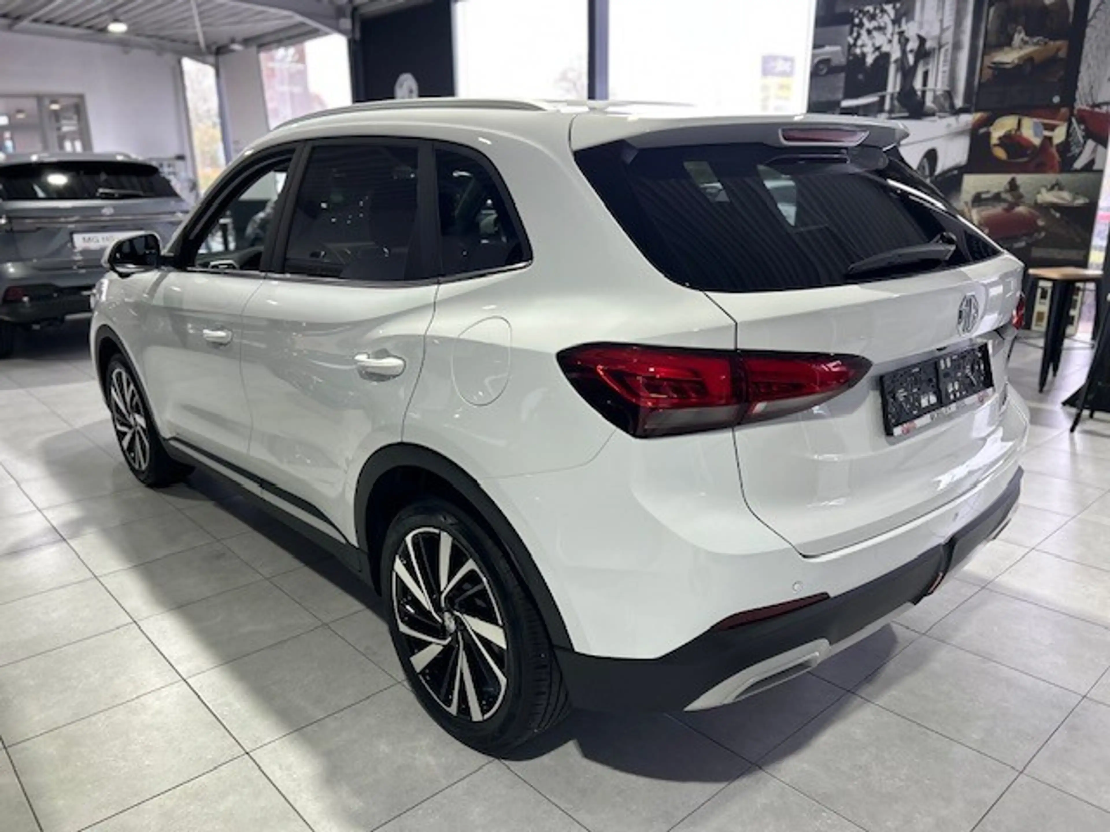MG ZS Hybrid+ Luxury, slechts 8000km. — photo 4