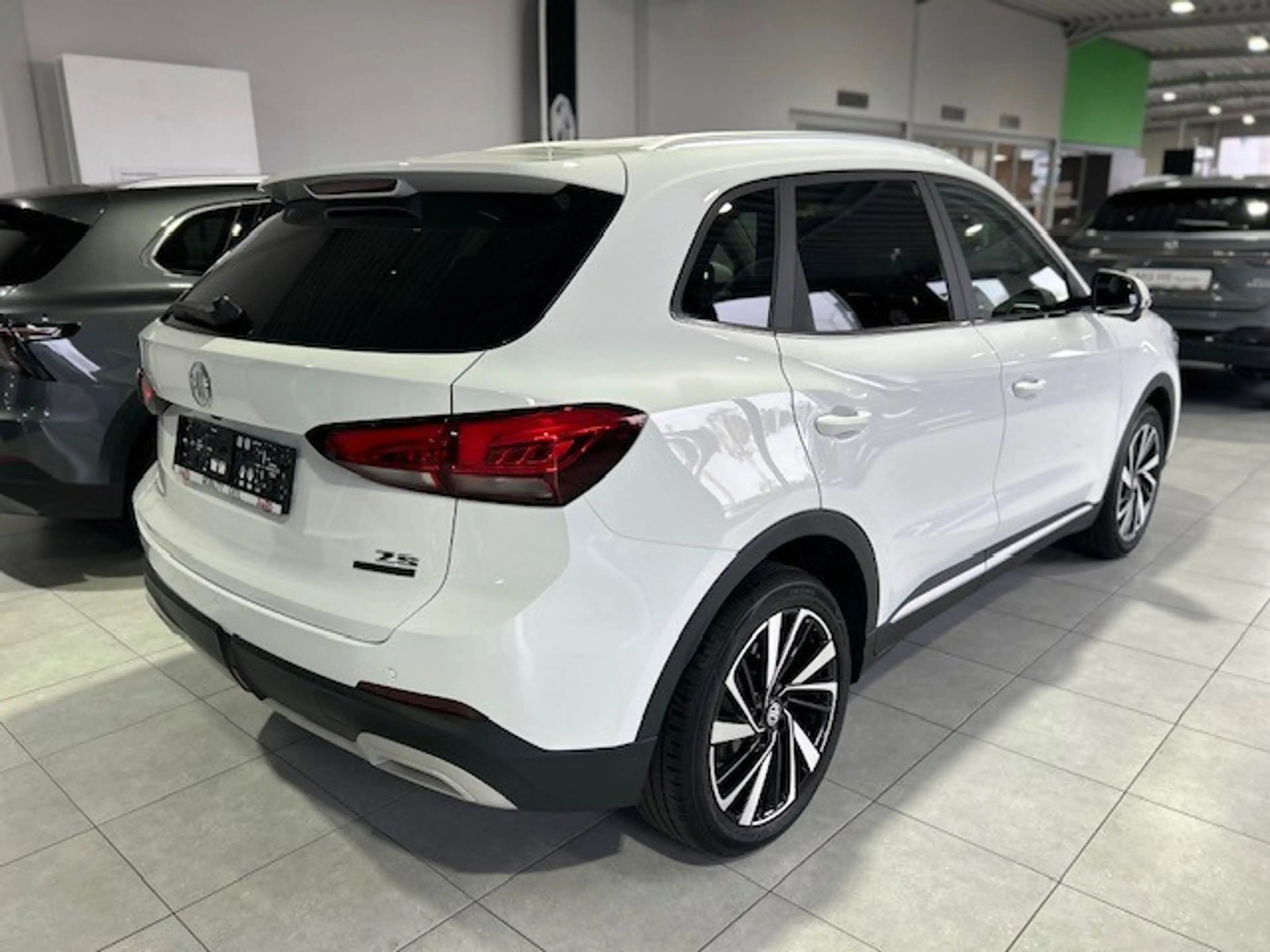 MG ZS Hybrid+ Luxury, slechts 8000km. — photo 3