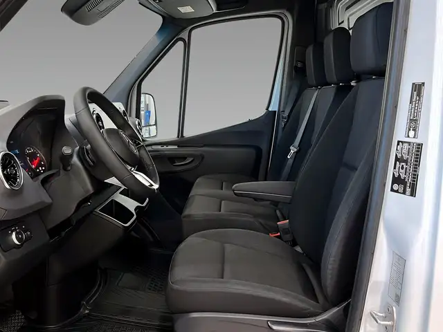 Mercedes-Benz Sprinter view 9