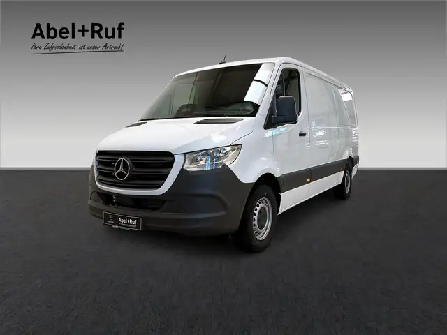 Mercedes-Benz Sprinter main image