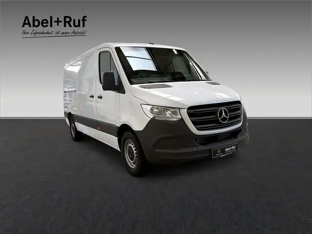 Mercedes-Benz Sprinter view 3