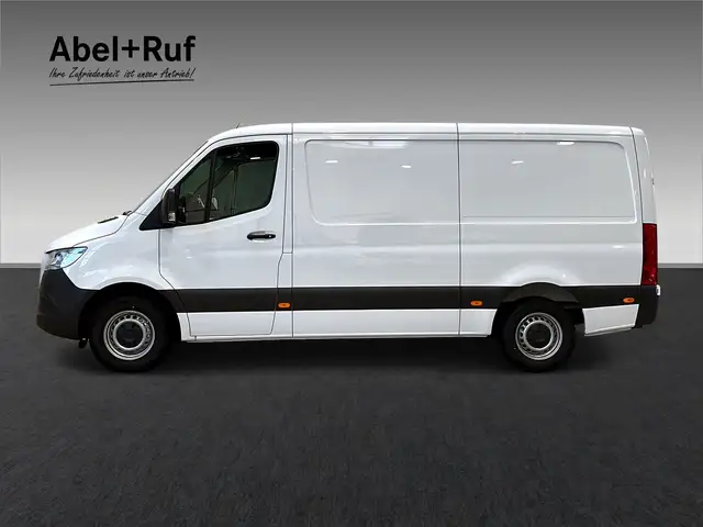 Mercedes-Benz Sprinter view 4