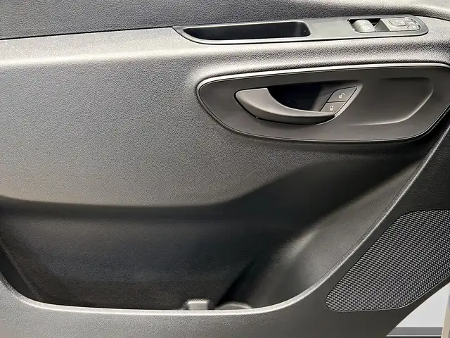 Mercedes-Benz Sprinter view 13