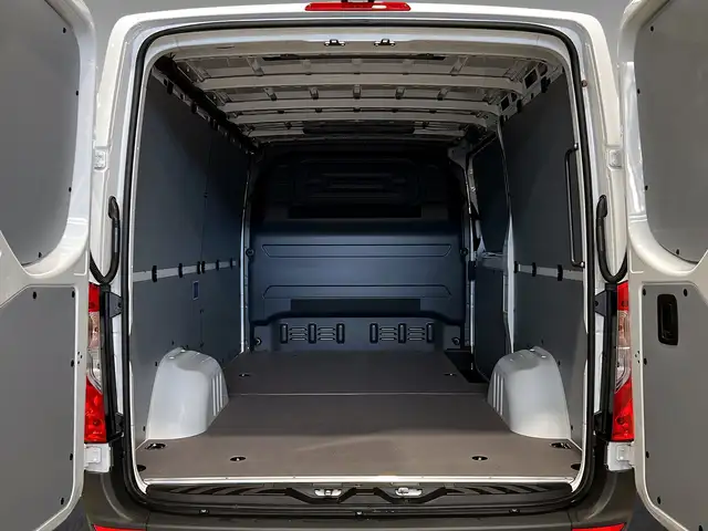 Mercedes-Benz Sprinter view 6