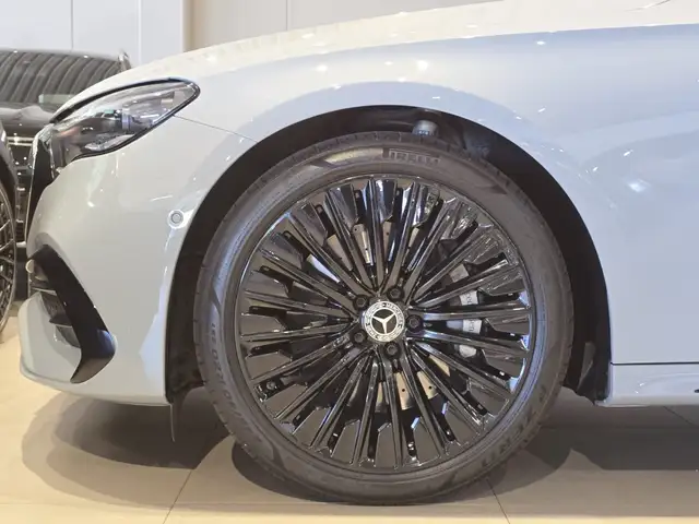 Mercedes-Benz E-Class view 10
