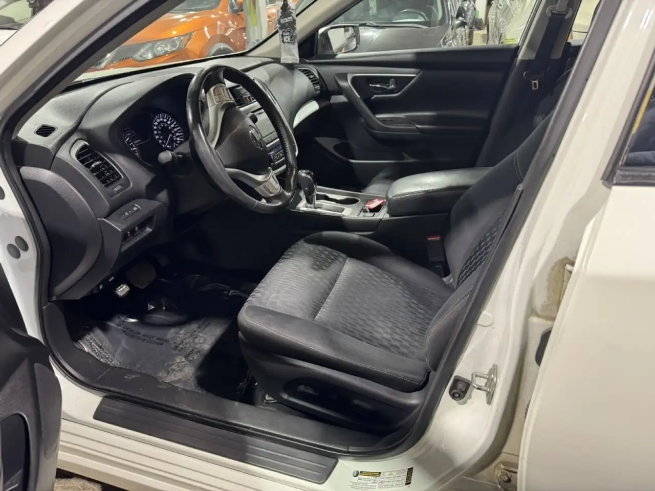 Nissan Altima снимка Nissan Altima