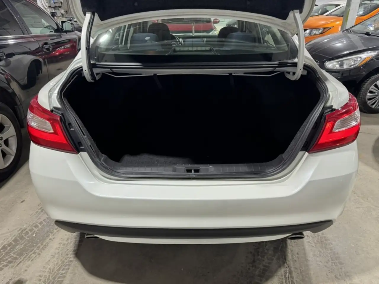 Nissan Altima снимка Nissan Altima