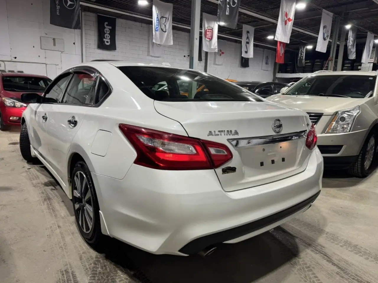 Nissan Altima снимка Nissan Altima