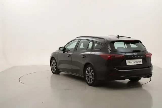 Ford Focus view 3
