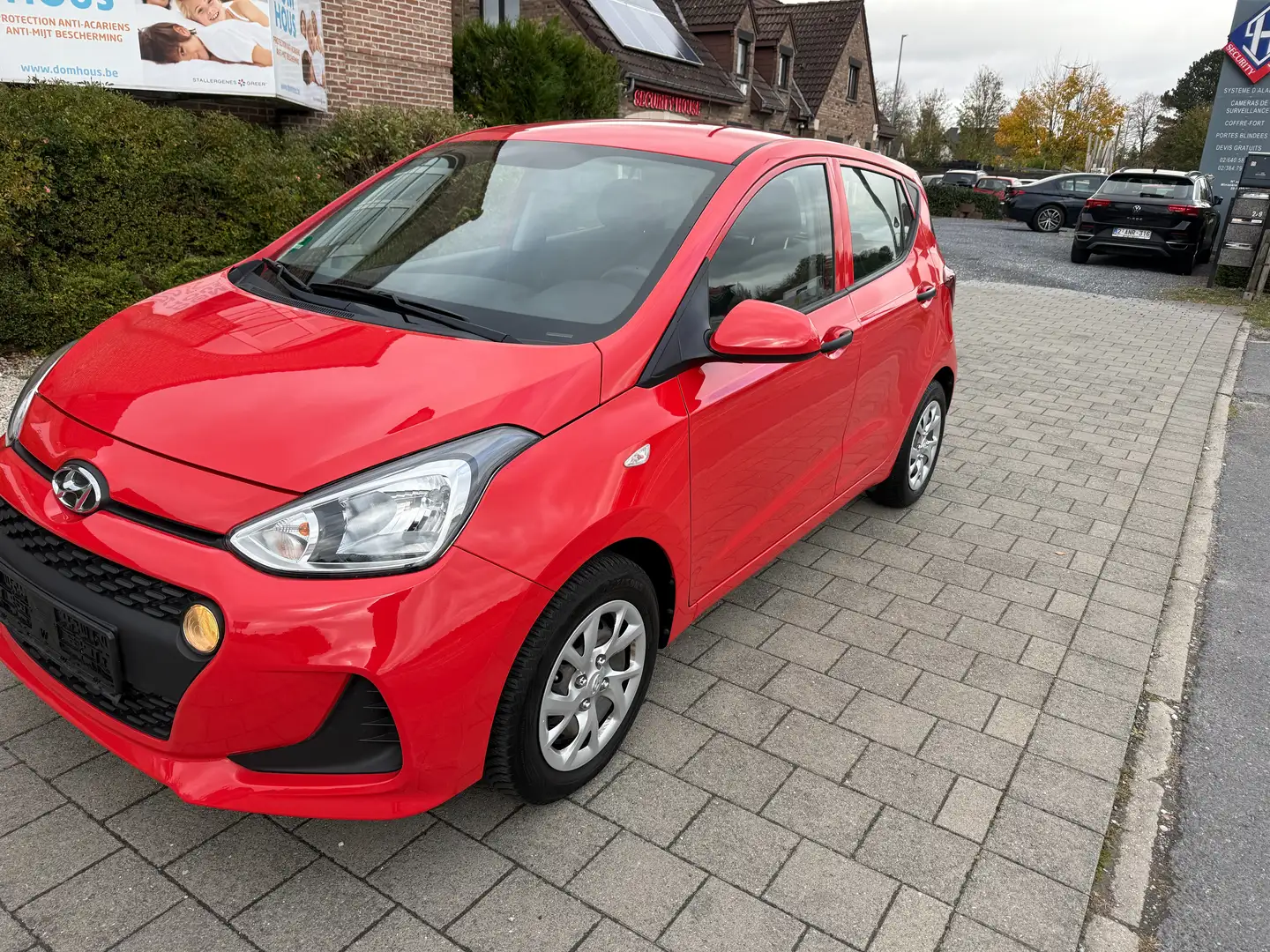 Hyundai i10 i10 1.0i / !!!!8800km!!!!/ automatique Rood - 2
