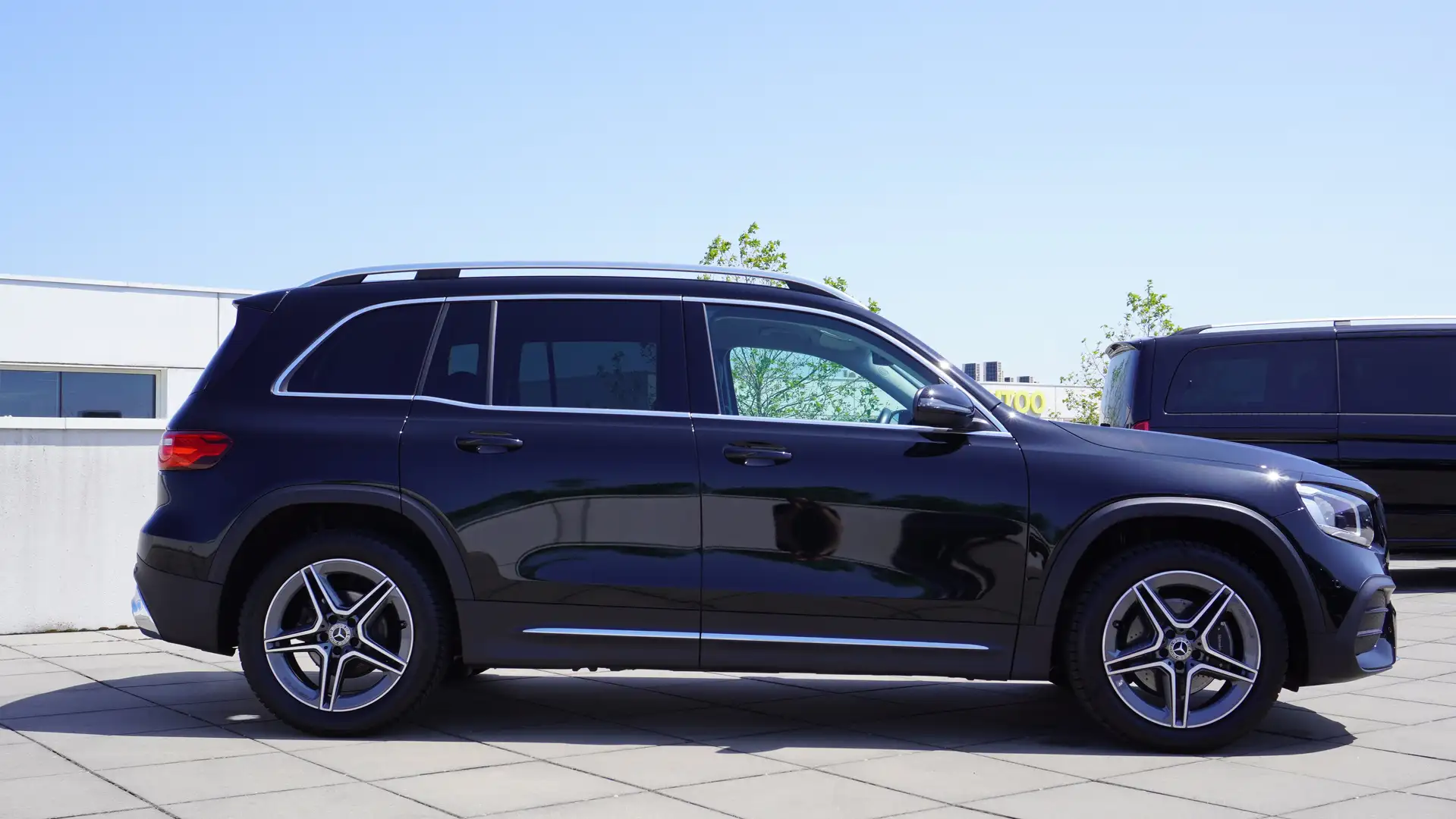 Mercedes-Benz GLB 180 AMG/ACHTERUITRIJCAM/DODE  HOEK/PARKEERPAK/7G-DCT Zwart - 2