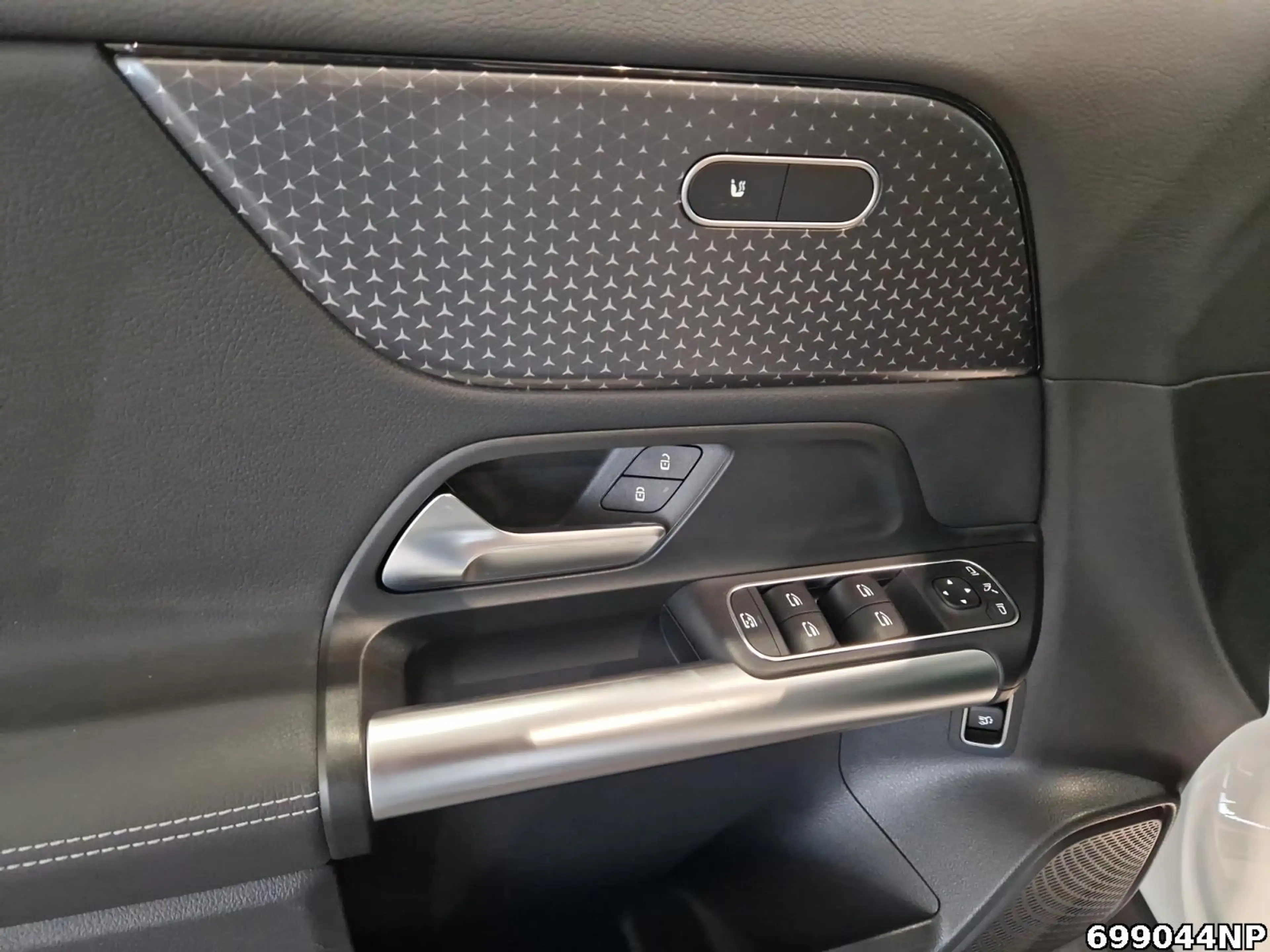 Mercedes-Benz GLA 180 d Progressive AHK Kamera Lenkradhzg LED — photo 13