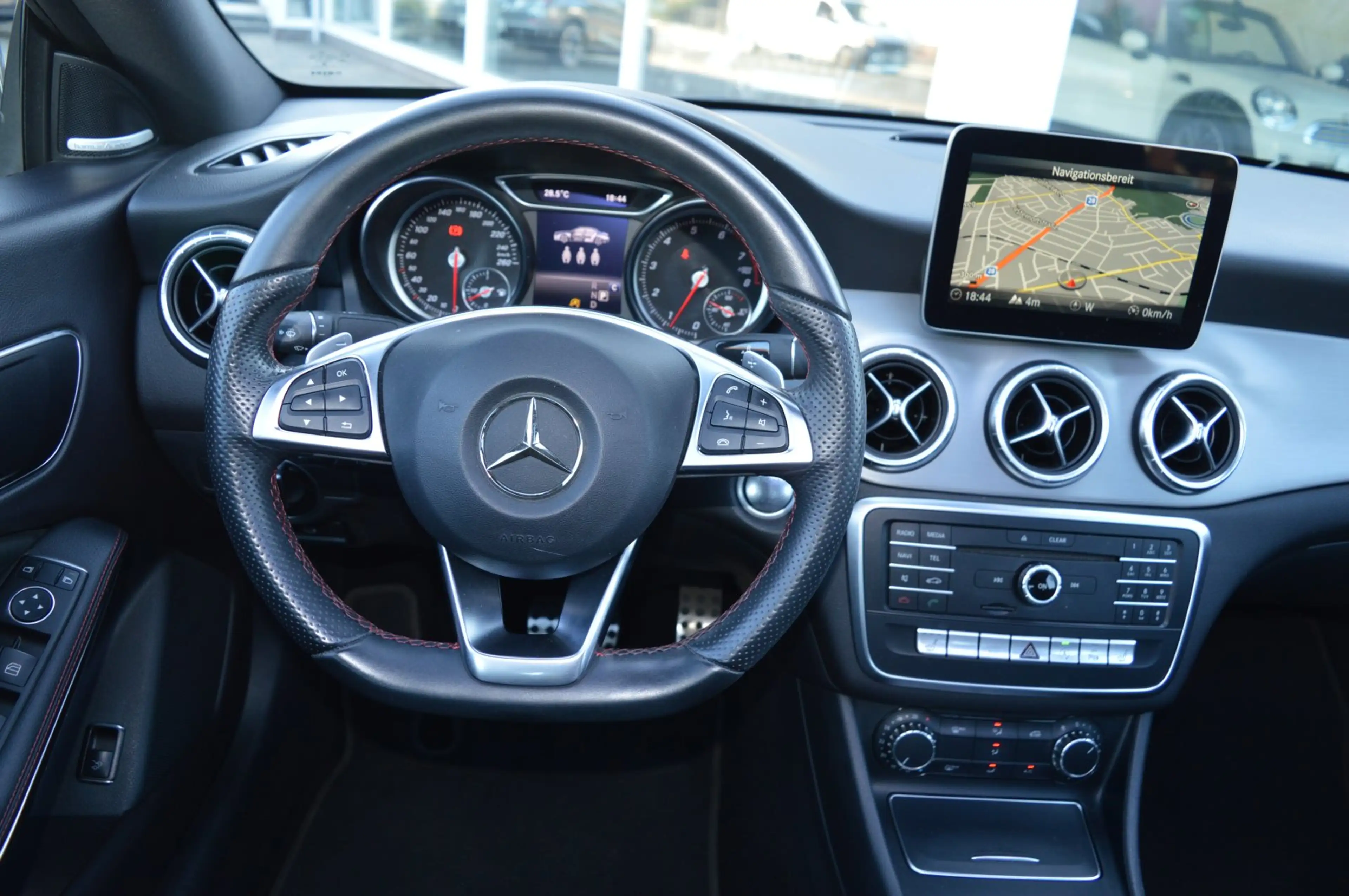 Mercedes-Benz CLA 220 4Matic Coupe 7G-Tronic AMG Line Pano/LED/Navi/Soun — photo 6