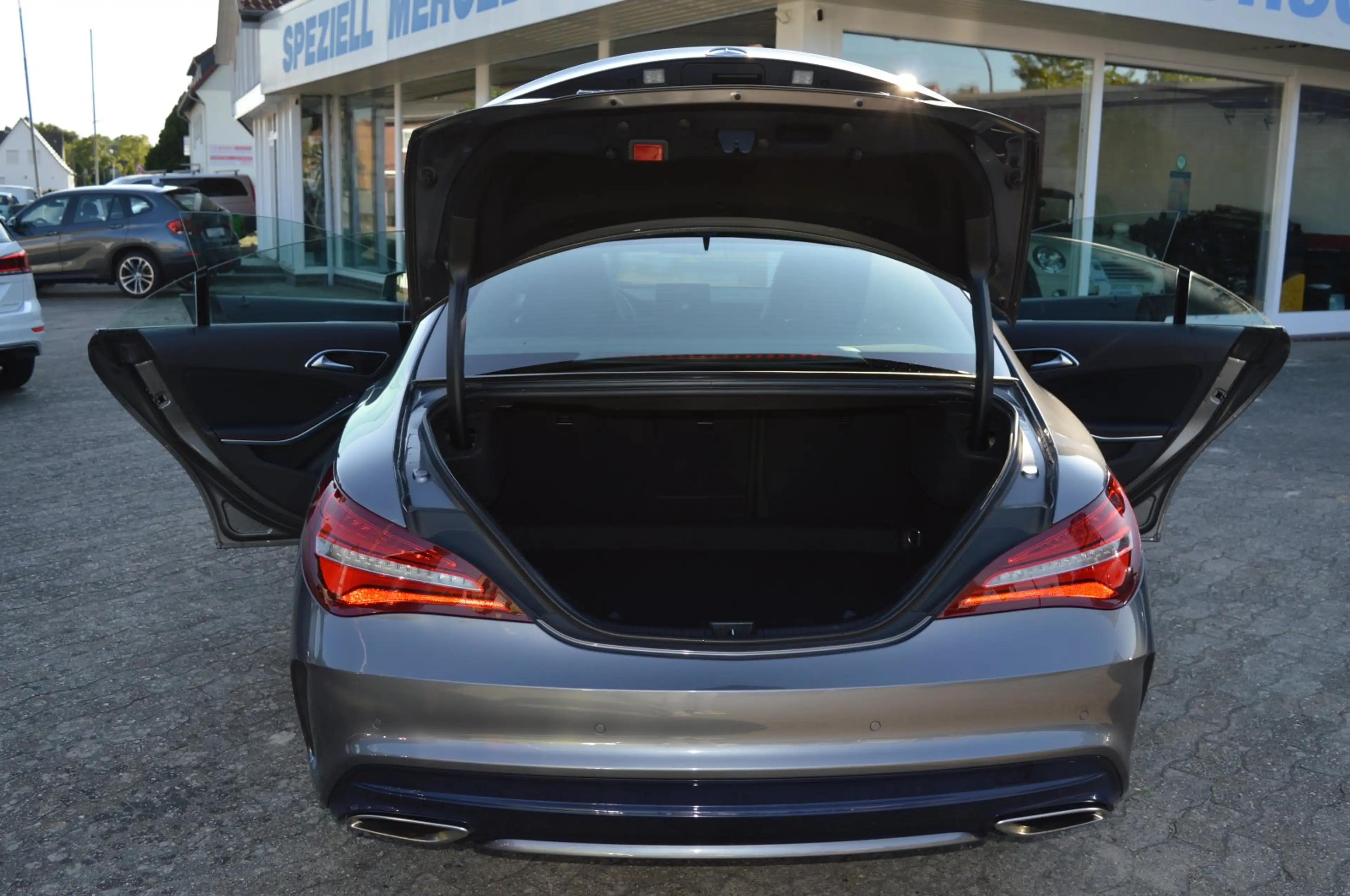 Mercedes-Benz CLA 220 4Matic Coupe 7G-Tronic AMG Line Pano/LED/Navi/Soun — photo 14
