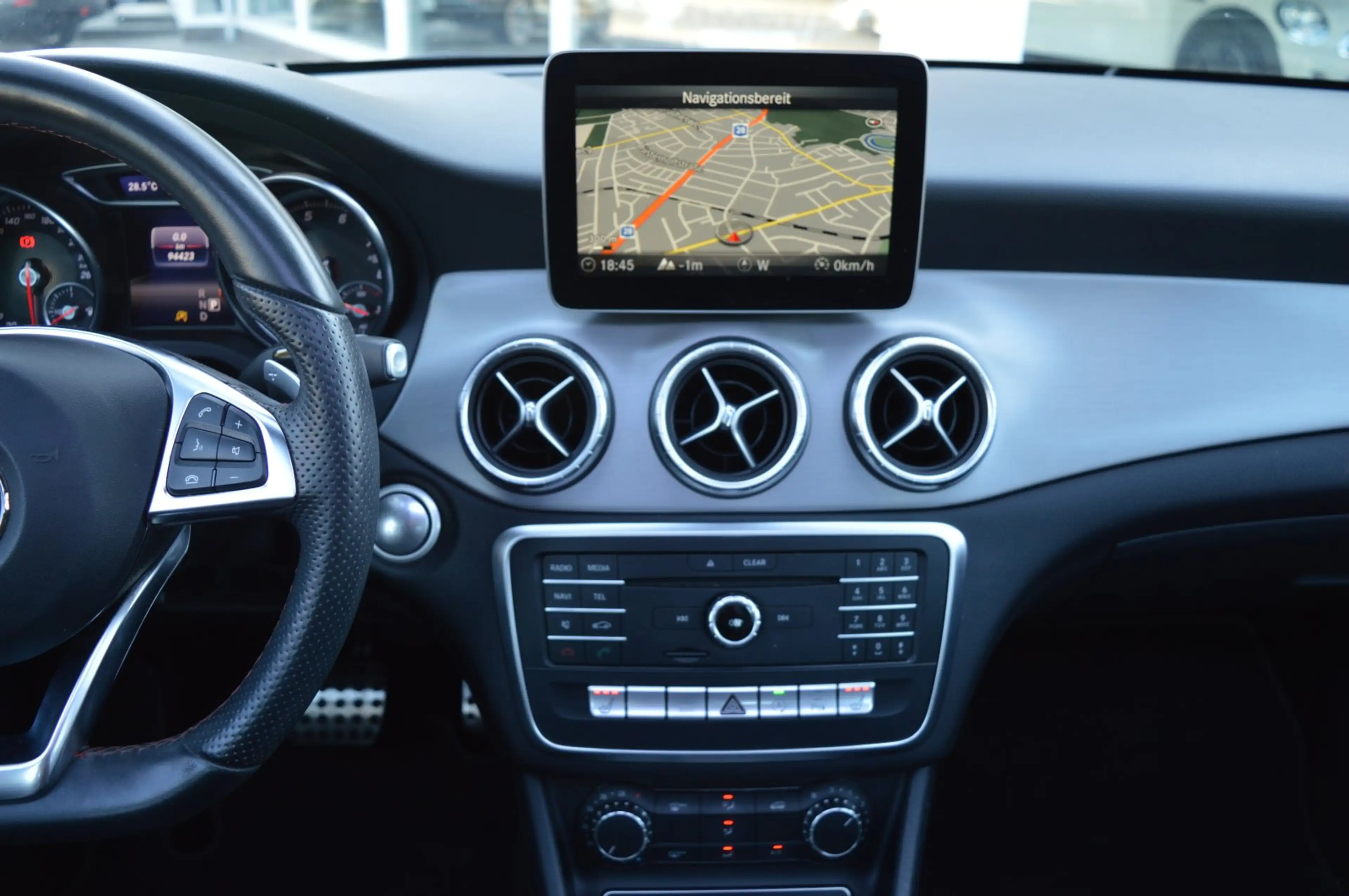 Mercedes-Benz CLA 220 4Matic Coupe 7G-Tronic AMG Line Pano/LED/Navi/Soun — photo 8
