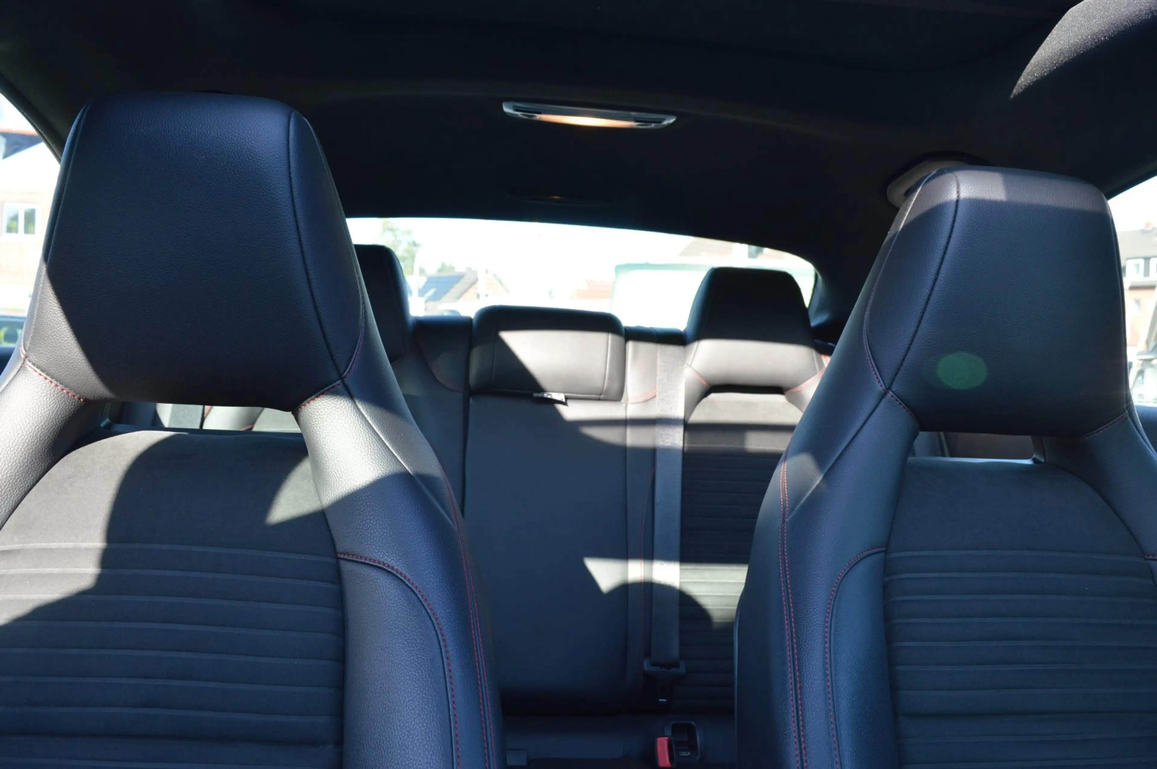 Mercedes-Benz CLA 220 4Matic Coupe 7G-Tronic AMG Line Pano/LED/Navi/Soun — photo 4