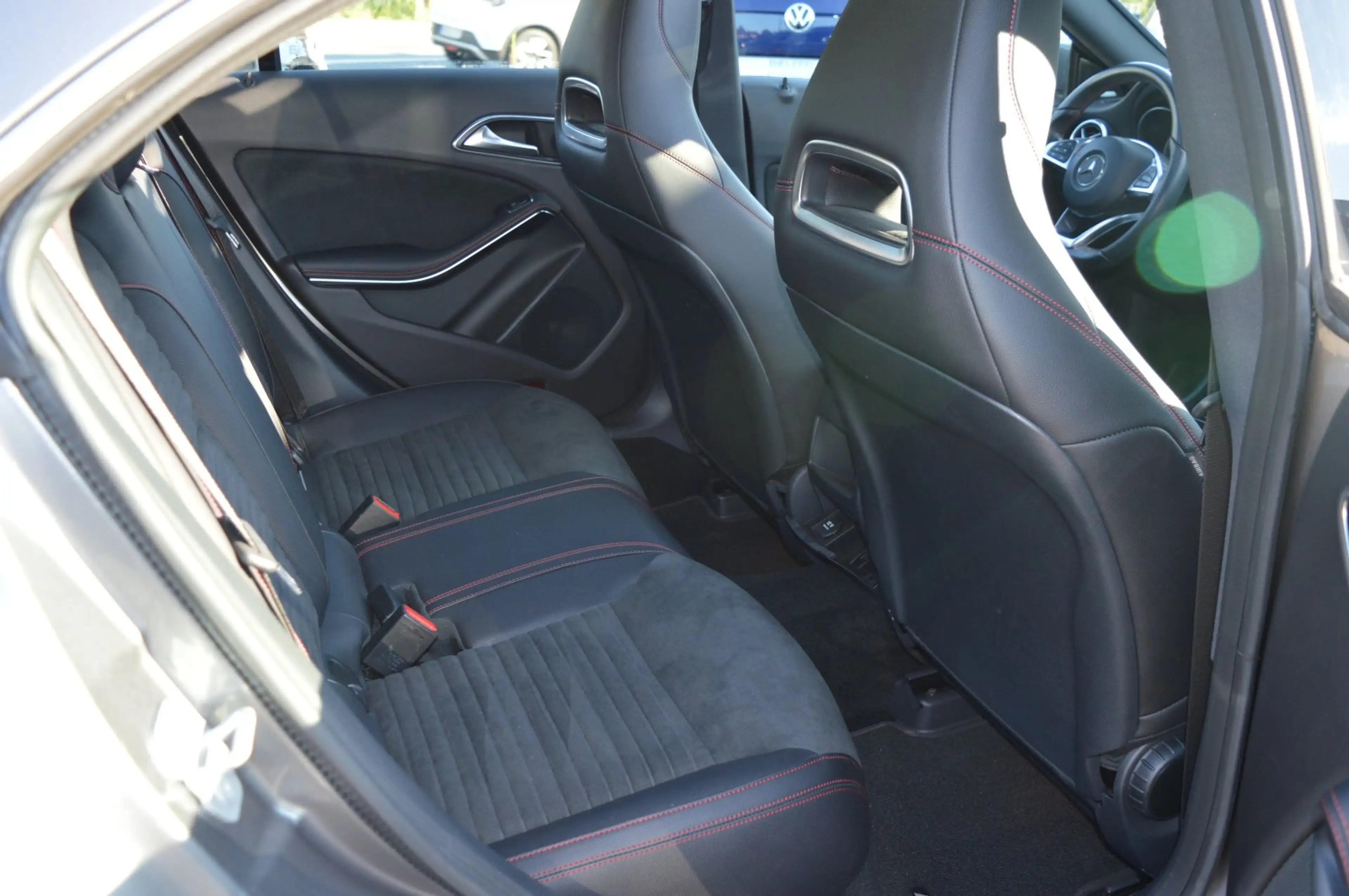 Mercedes-Benz CLA 220 4Matic Coupe 7G-Tronic AMG Line Pano/LED/Navi/Soun — photo 3