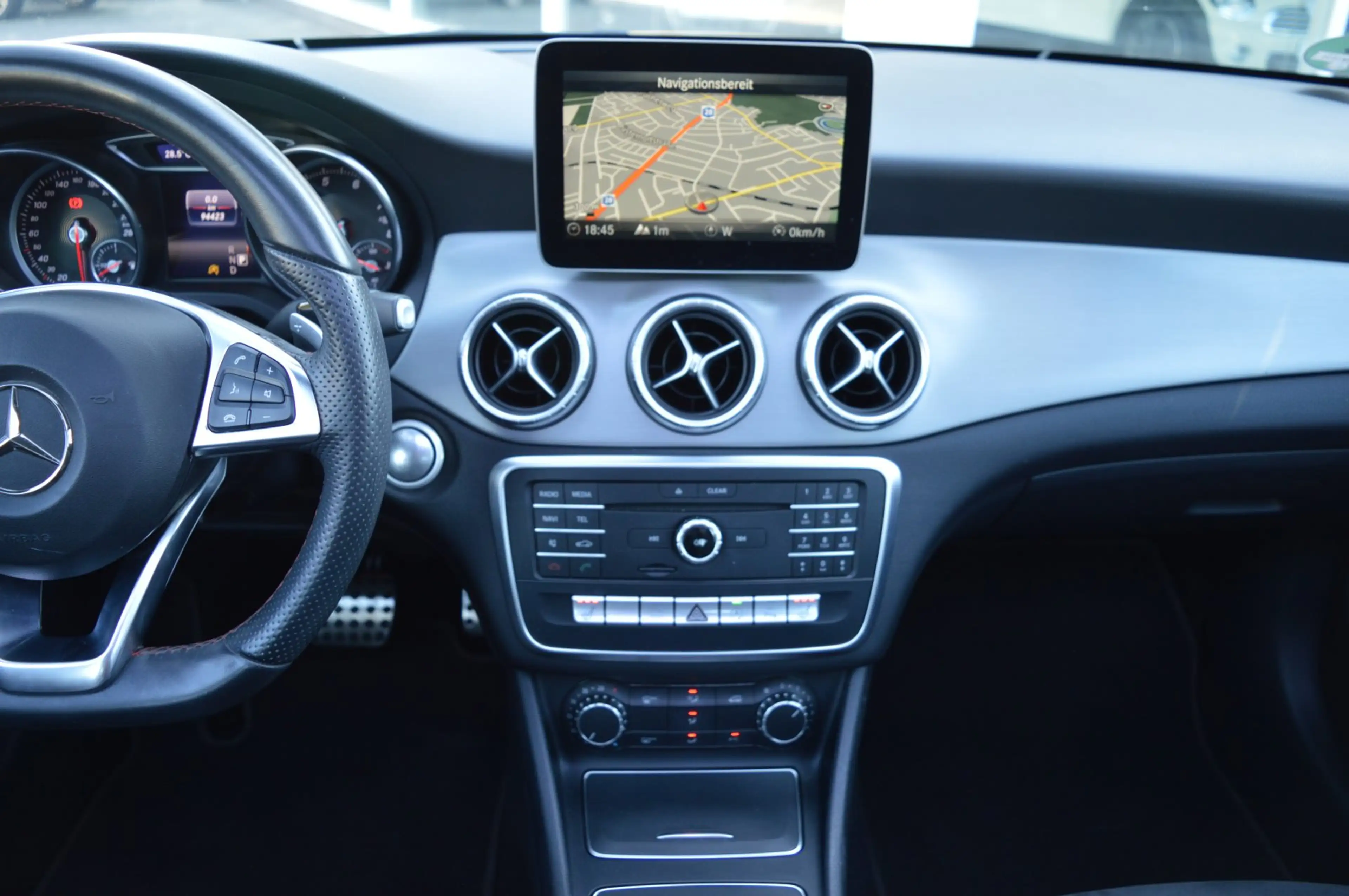 Mercedes-Benz CLA 220 4Matic Coupe 7G-Tronic AMG Line Pano/LED/Navi/Soun — photo 7