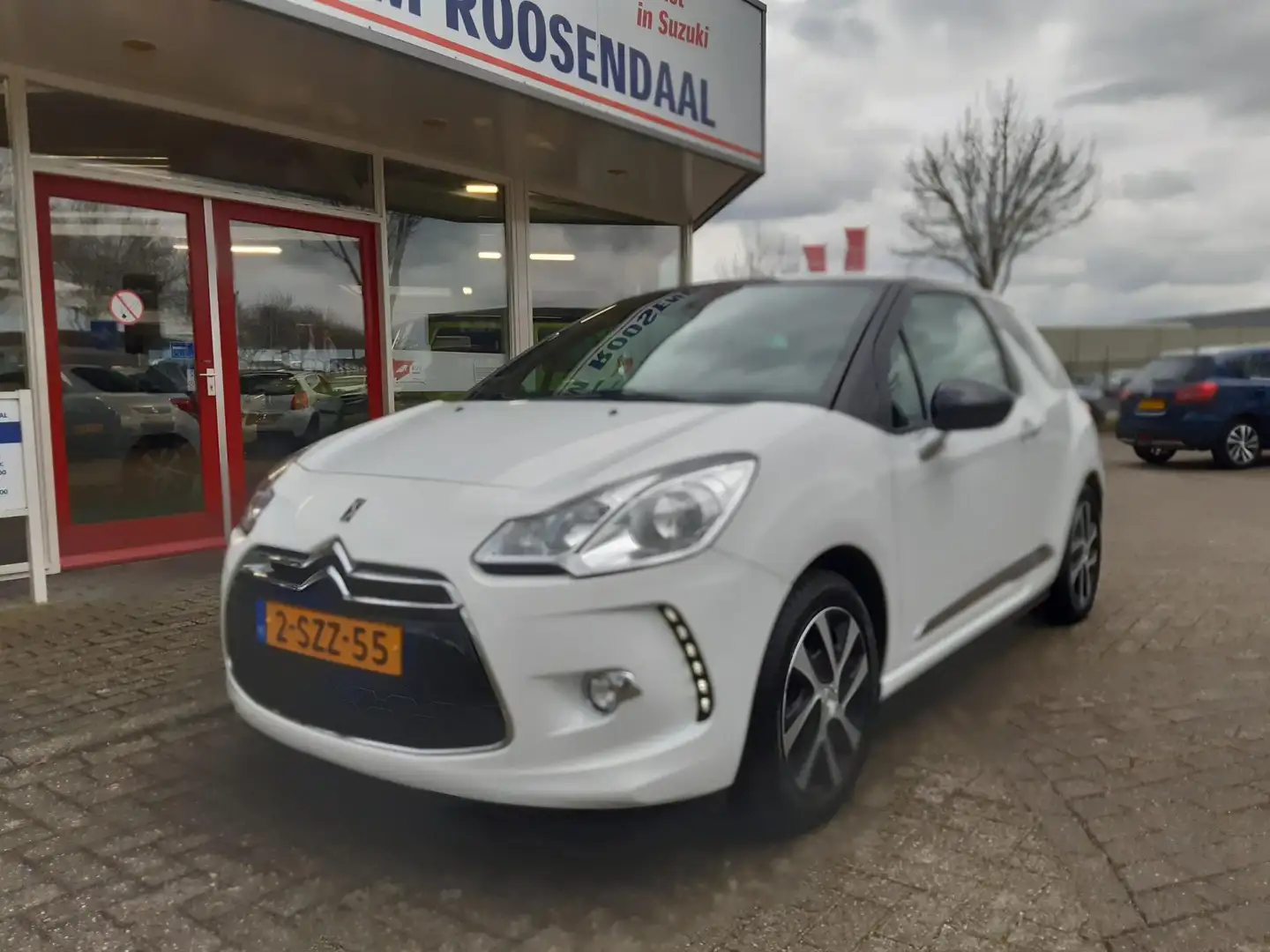 Citroen DS3 1.2 VTi So Chic NAVI CLIMA PDC TREKHAAK BLUETOOTH Blanco - 2