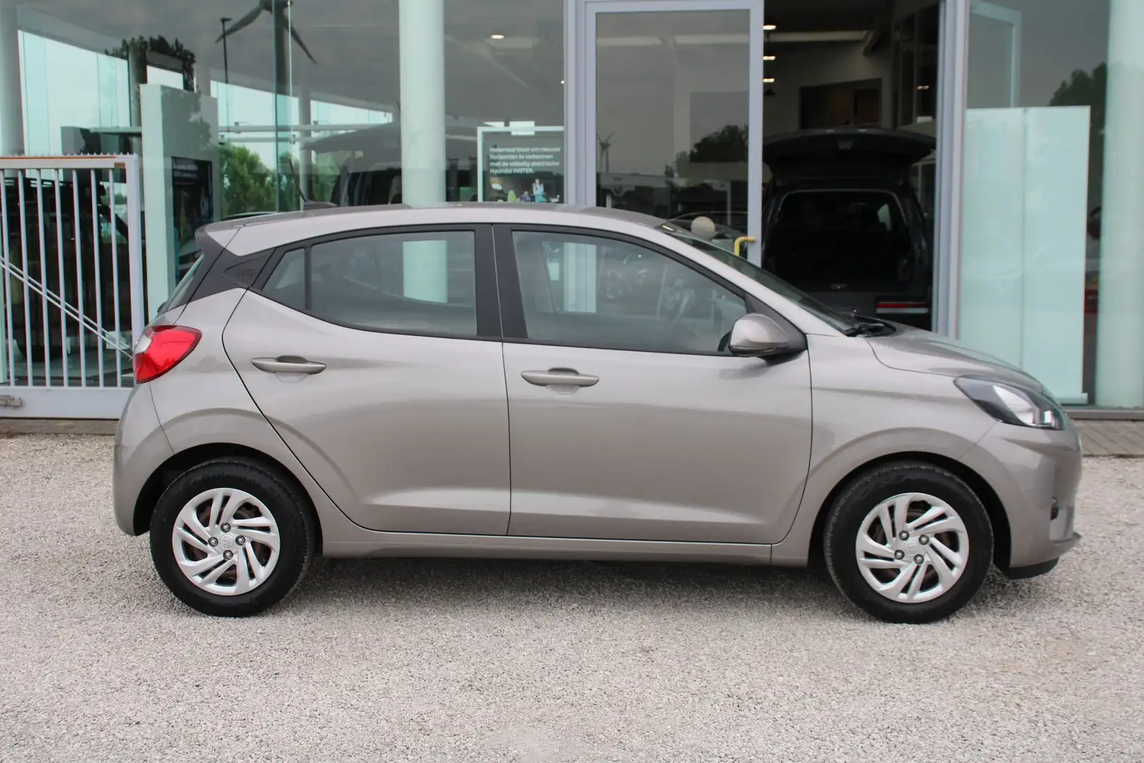Hyundai i10 Twist AUT - 2