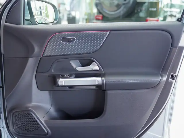 Mercedes-Benz EQB view 9