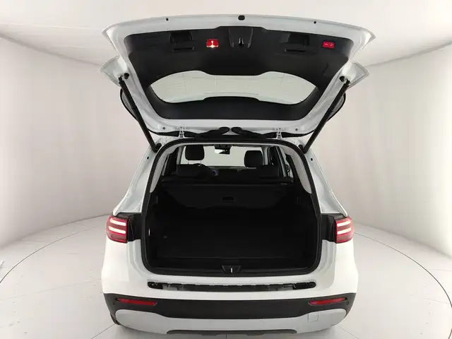 Mercedes-Benz GLB view 9