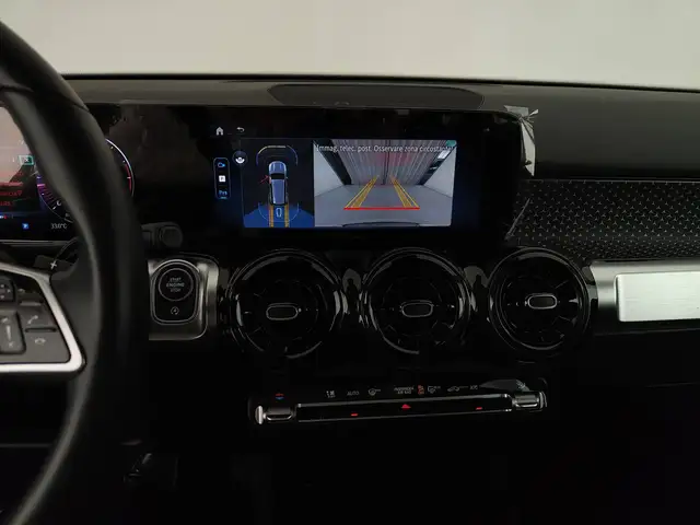 Mercedes-Benz GLB view 19