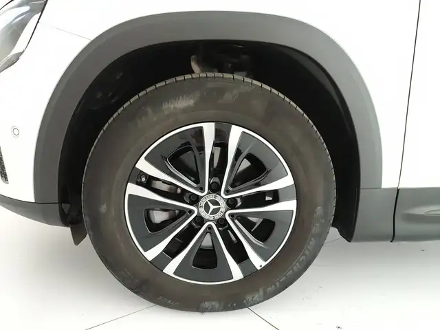 Mercedes-Benz GLB view 12