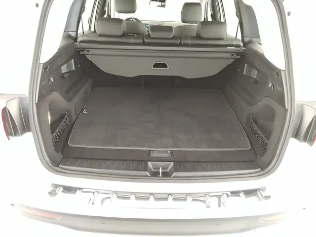 Mercedes-Benz GLB view 11