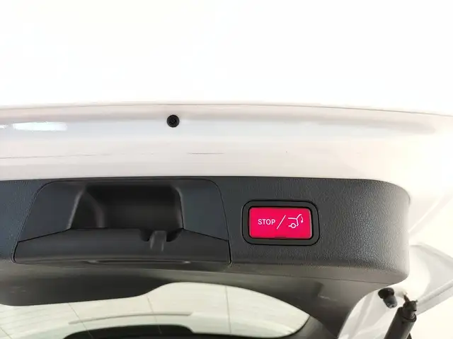 Mercedes-Benz GLB view 10