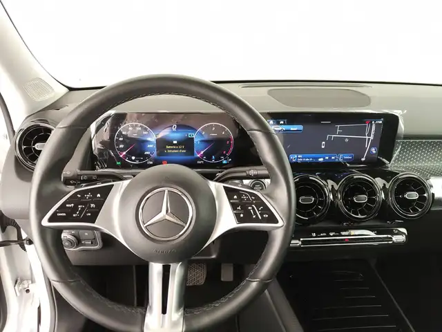 Mercedes-Benz GLB view 15