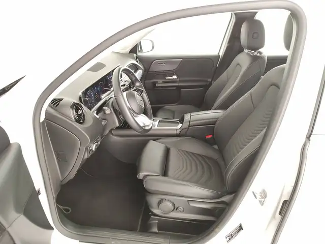 Mercedes-Benz GLB view 14