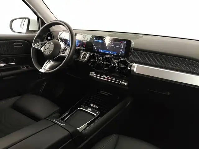 Mercedes-Benz GLB view 18