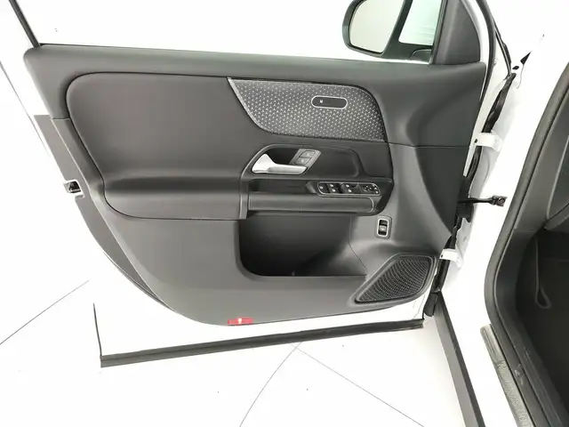 Mercedes-Benz GLB view 13