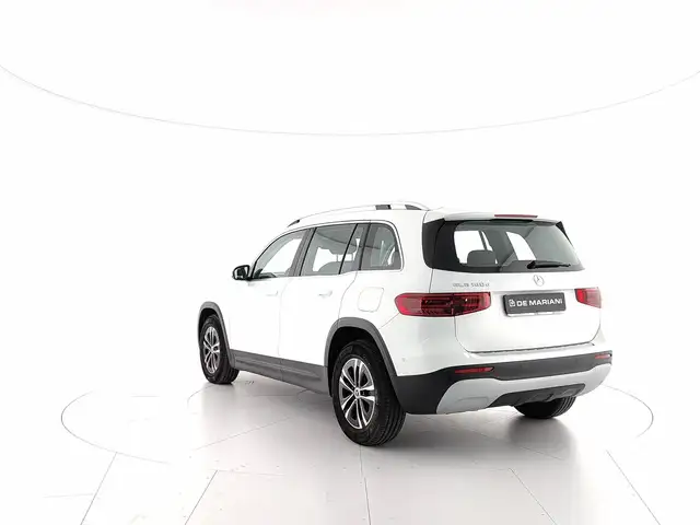 Mercedes-Benz GLB view 3
