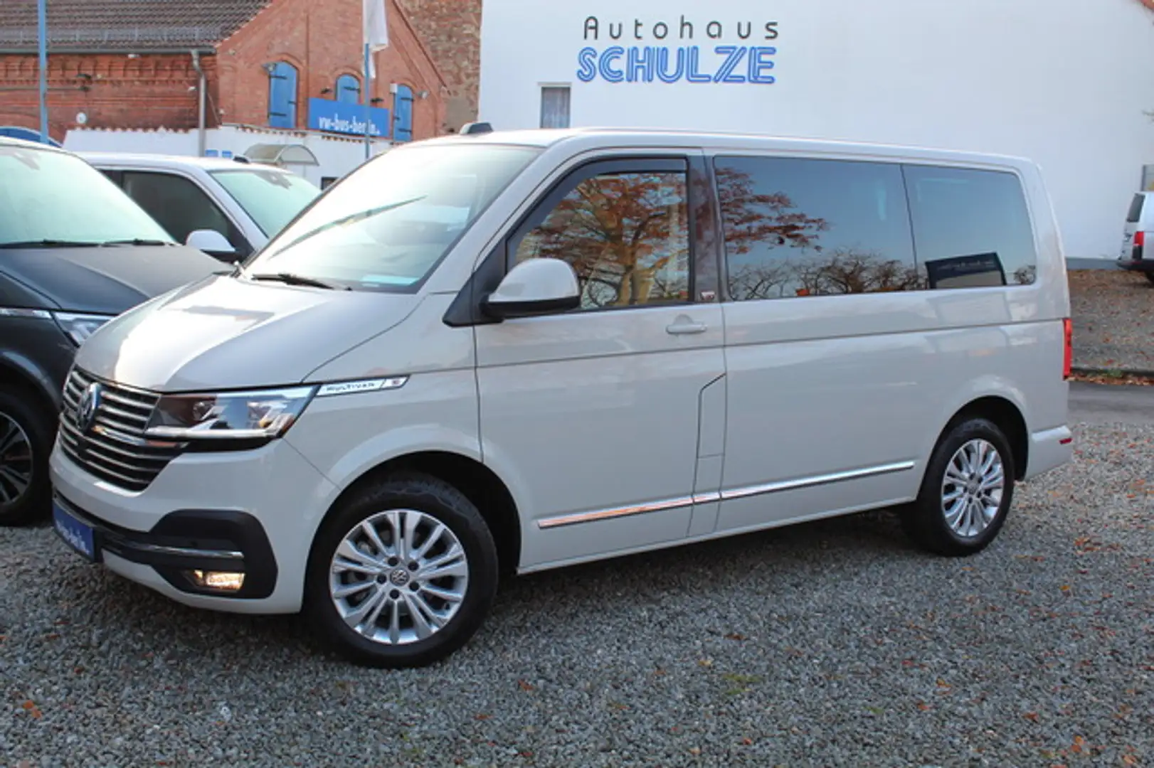 Volkswagen T6.1 Multivan Generation SIX 150PS DSG Gris - 1