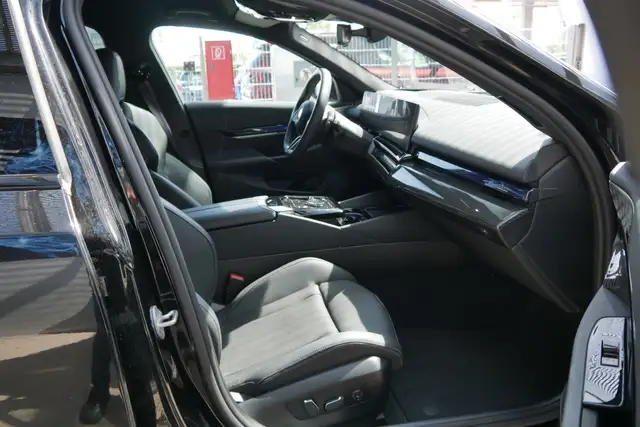 BMW 540 d xDrive *M-Paket Pro/AHK/M-Sitze/Standhzg./Adapt Fahrwerk Prof./B&W Sound/Sitzlüftung* Ansicht 28