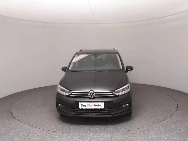 Volkswagen Touran view 3