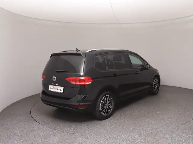 Volkswagen Touran view 4