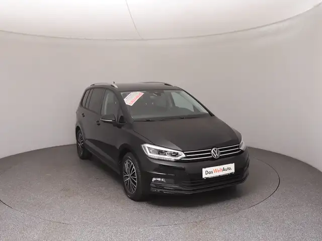 Volkswagen Touran view 2