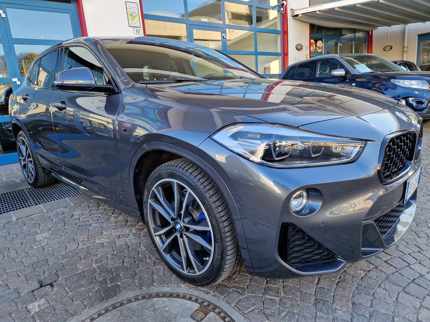BMW X2 20i sDrive 192Cv Aut. M Sport LED Navi 19" Opensky Grau - 2
