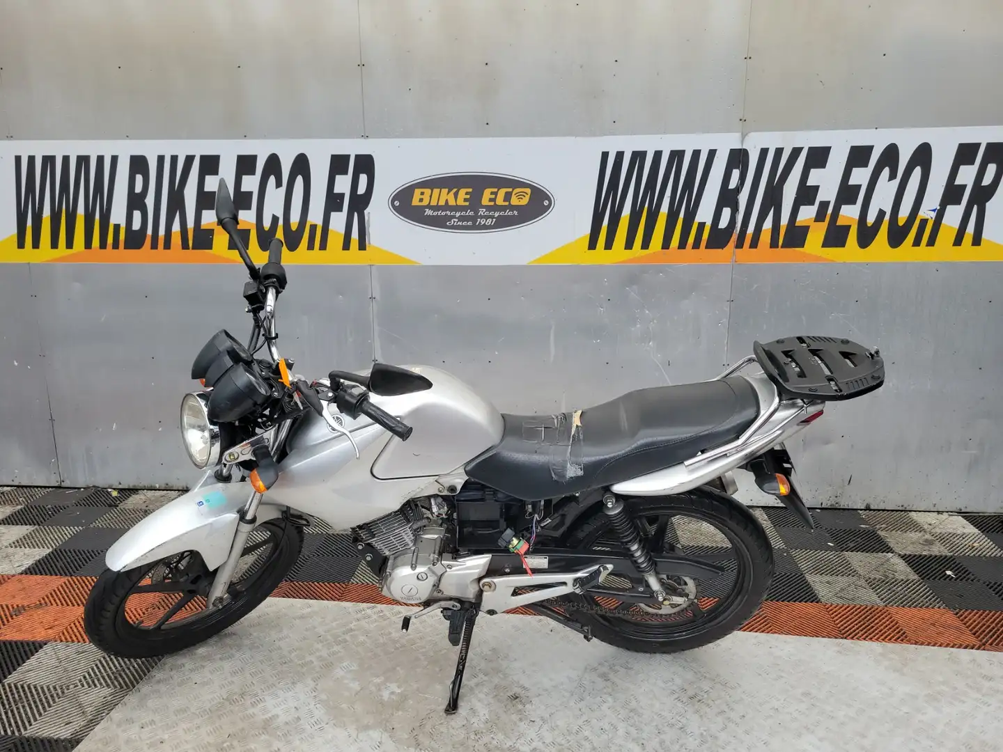 Yamaha YBR 125 Gris - 2